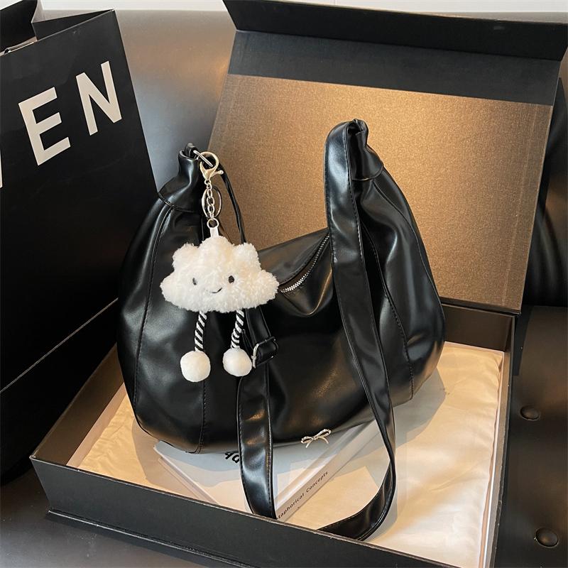 Summer New Large Capacity Underarm Shoulder Bag Crossbody Bag Women's Fashion Backpack Comes with a Small Doll as a Gift