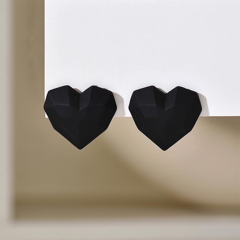 

1 пара винтажных милых сережек-гвоздиков в форме геометрического сердца конфетных цветов, граненые серьги-гвоздики в форме сердца для женщин, ювелирный подарок, аксессуары