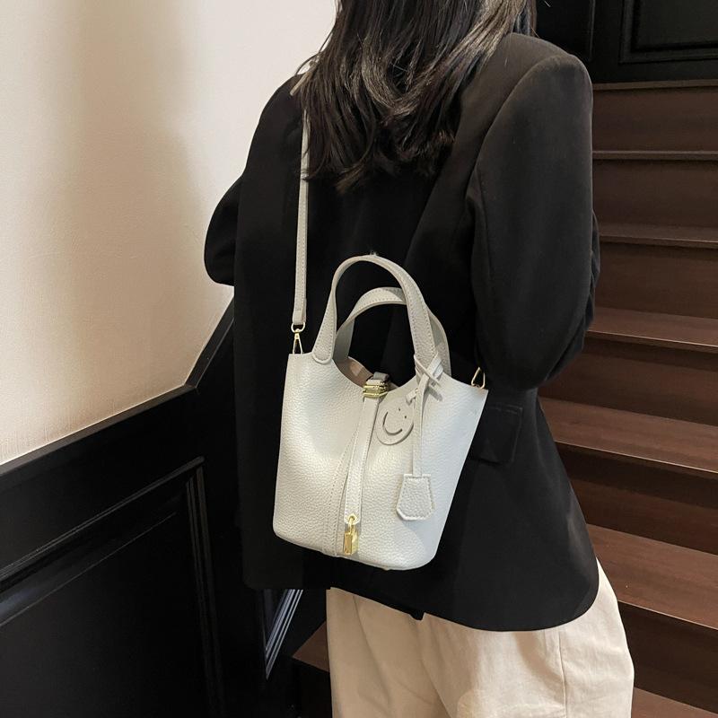 Grønnsakskurvveske dame 2025 ny retro tote dameveske nisje personlighet PU skulder bærbar bøtteveske