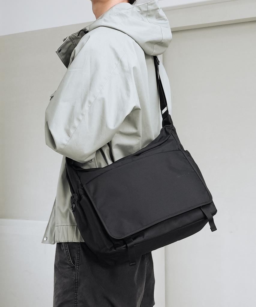 Scoupe Kimu Ki-Hoon X Scoupe Authentic Messenger Bag