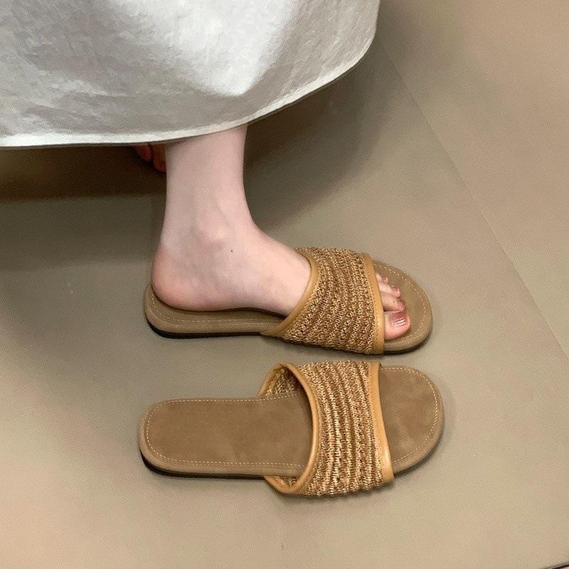 

New casual versatile flat-bottomed cool slippers, wearing beach wind hollow-woven niche slippers 35 коричневый