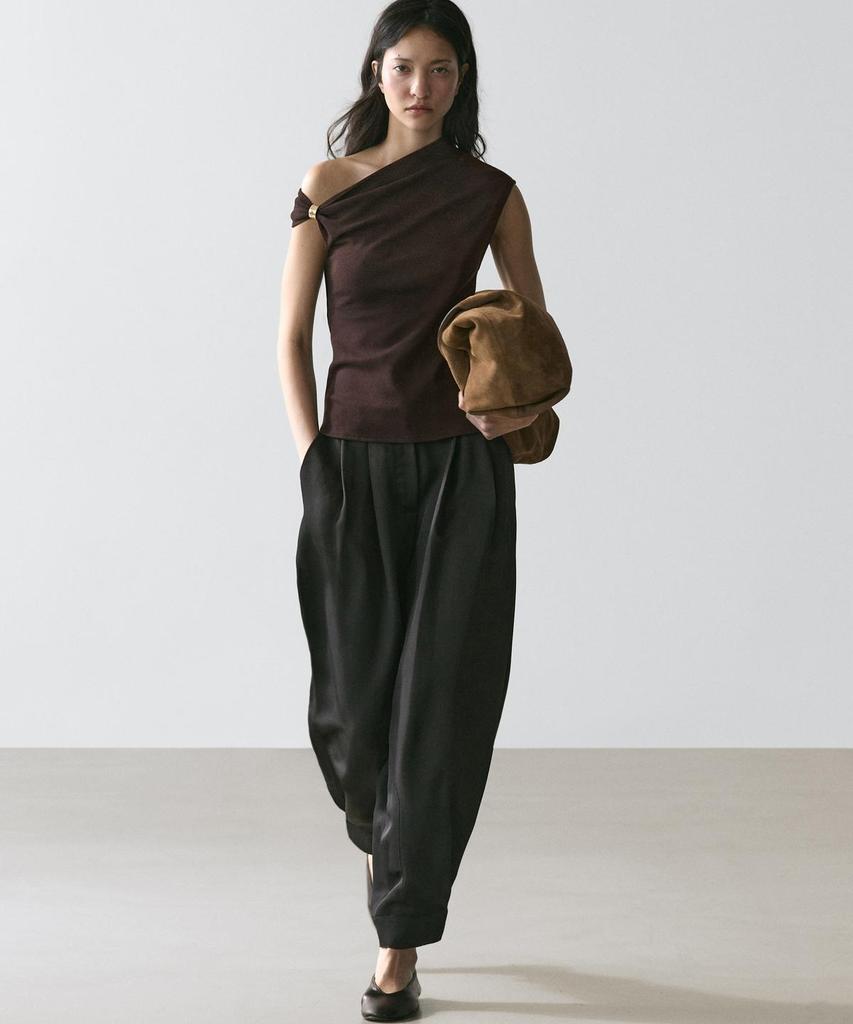 Masimodutti Asymmetrical Brooch Detail Top