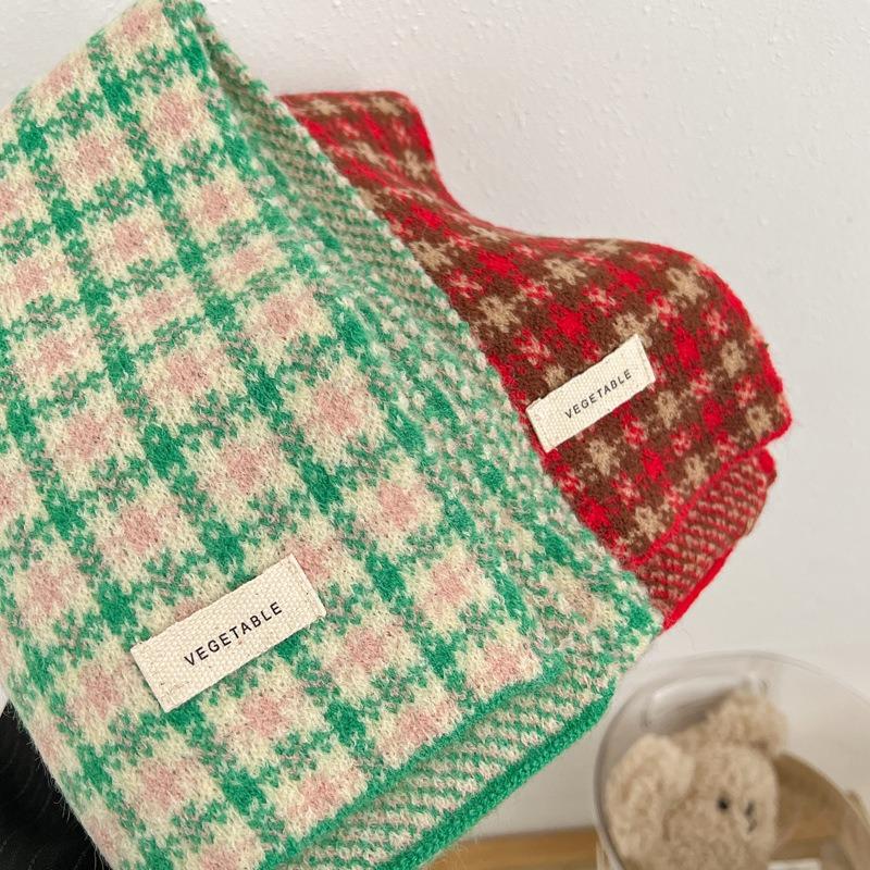 Small fresh college style small plaid wool scarf women's winter warm versatile retro knitted scarf