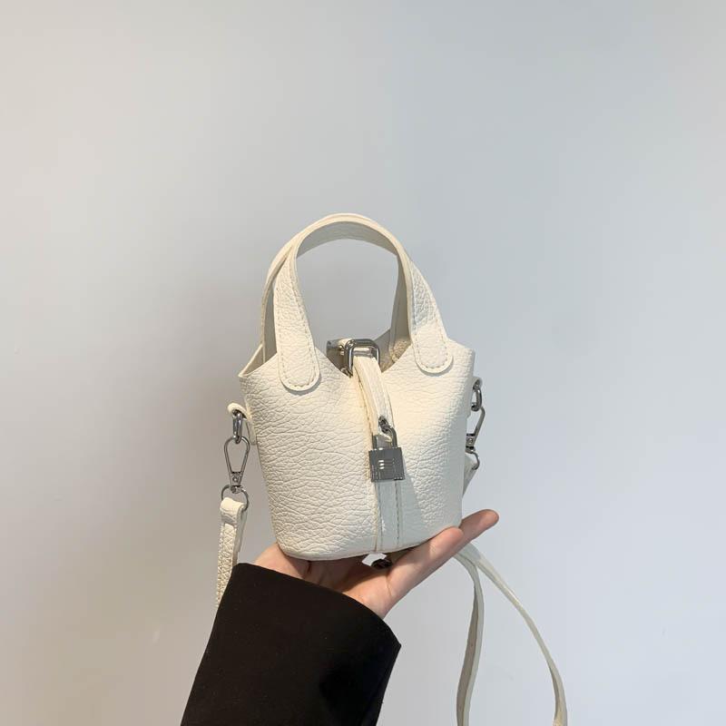 

2024 new Korean version women s bag fashion trend simple bucket bag niche messenger bag popular versatile small bag women