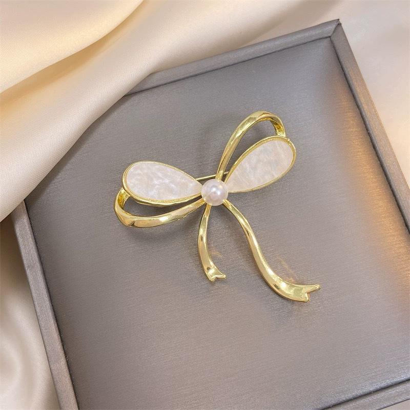 Matte Gold Pearl Wheat Ear Corsage Brooch for Women - High-End Versatile Pin with Anti-Exposure Design