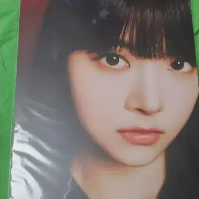 

LE SSERAFIM Красный Ынчхэ Премиум Фото - Запечатанный