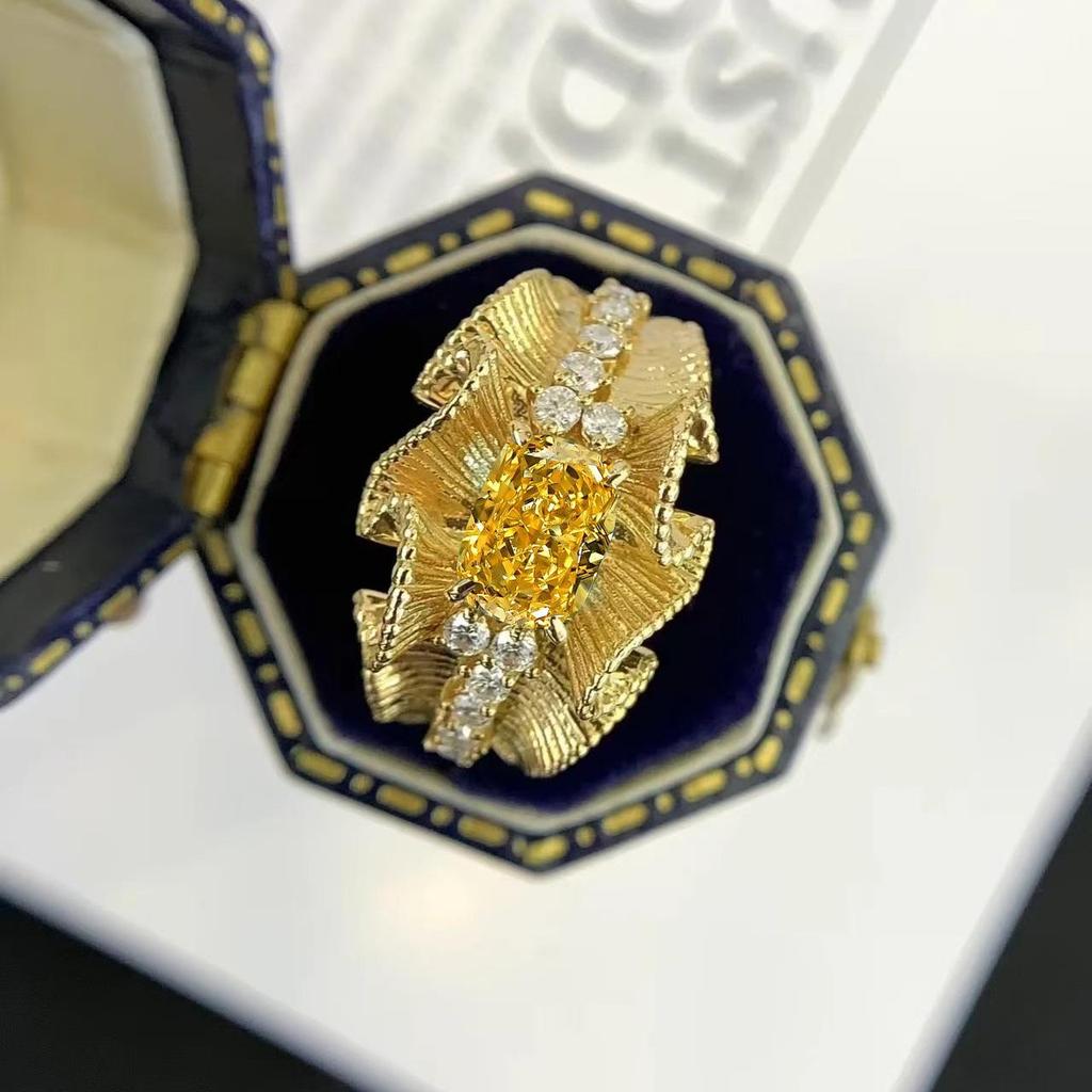 French Retro Lace Yellow Diamond Women's Ring - Hand-Brushed, Pleated, Forged Gold with Elegant Niche Design.