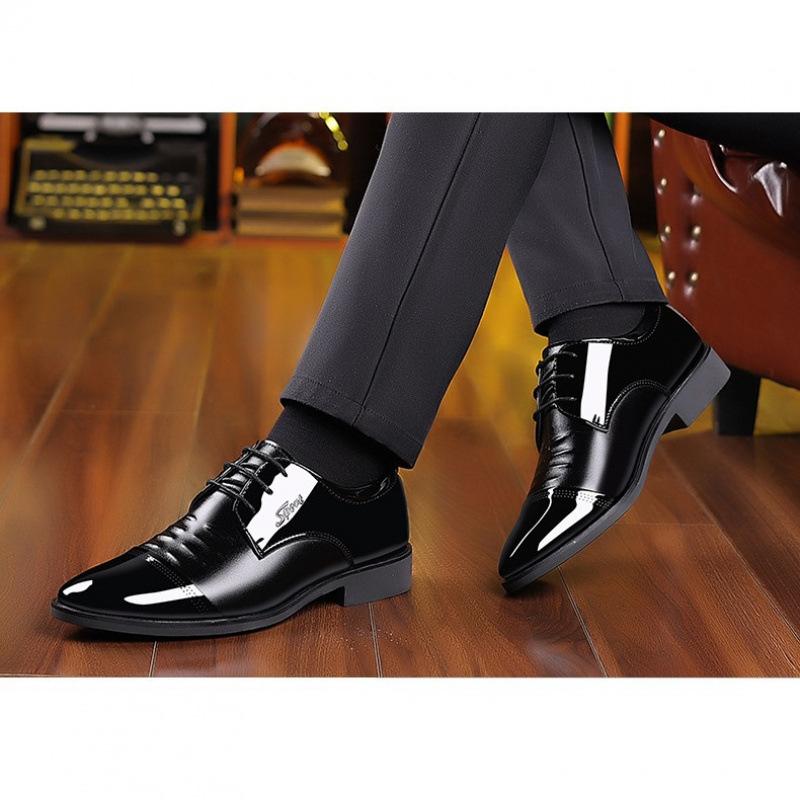 Really soft suit men's leather shoes men's flat groom bright dress young pointed boys casual wedding shoes spring and autumn