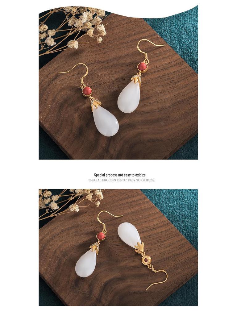 Damen Sommer 2021 Retro Chinesisches Design Ohrringe: Imitation Hetian Jade mit südlichen roten Steinen, Tropfen- und Steckerstile