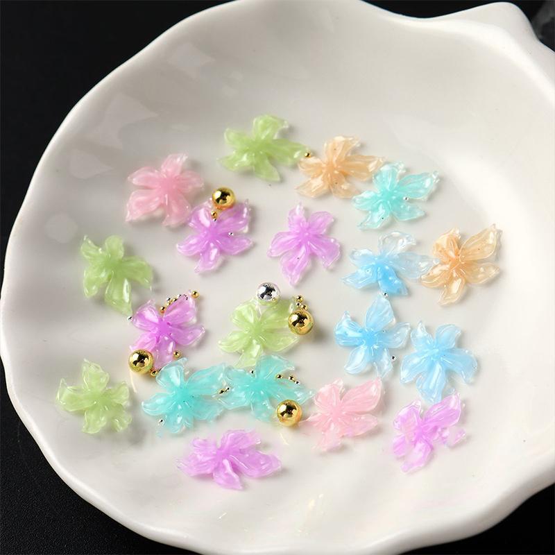 50/100 Stück Gemischte Lilienblüten Stahlkugel Nail Art Charms 3D Nageldekoration Weiches Harzmaterial DIY Maniküre Zubehör