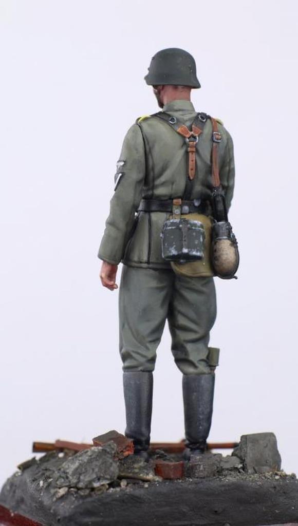 The Body WW2 22nd SS Volunteer Cavalry Division Maria Theresa Soldier 2 Resin Kit TBO35230 1/35 (person)