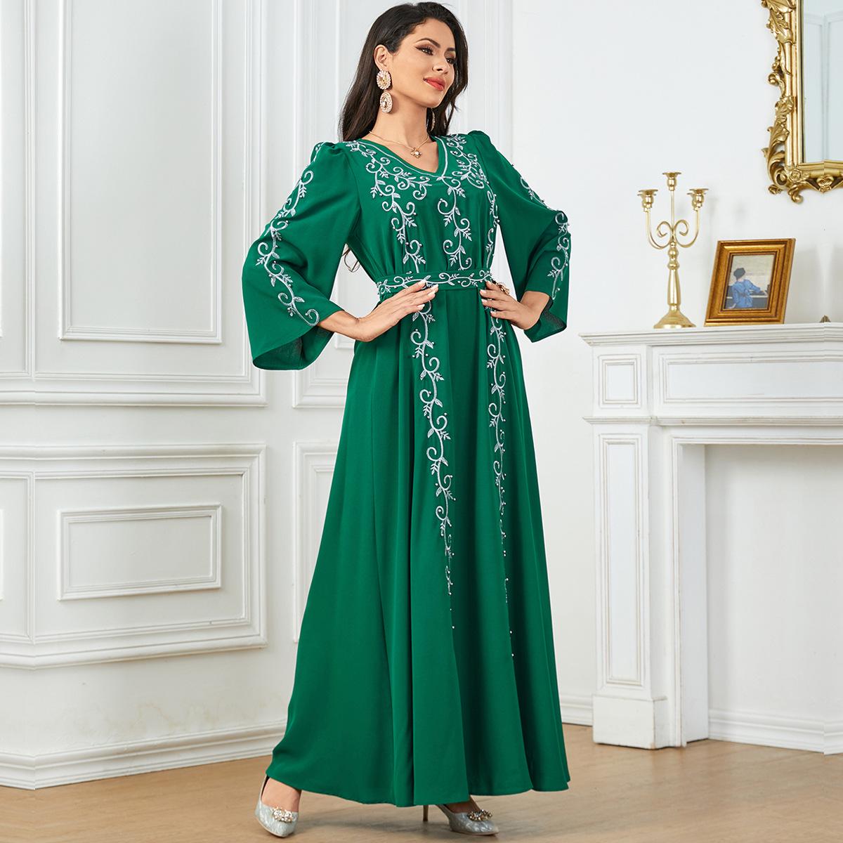 

Женское длинное платье с V-образным вырезом, вышивкой и бисером - Элегантное мусульманское платье M