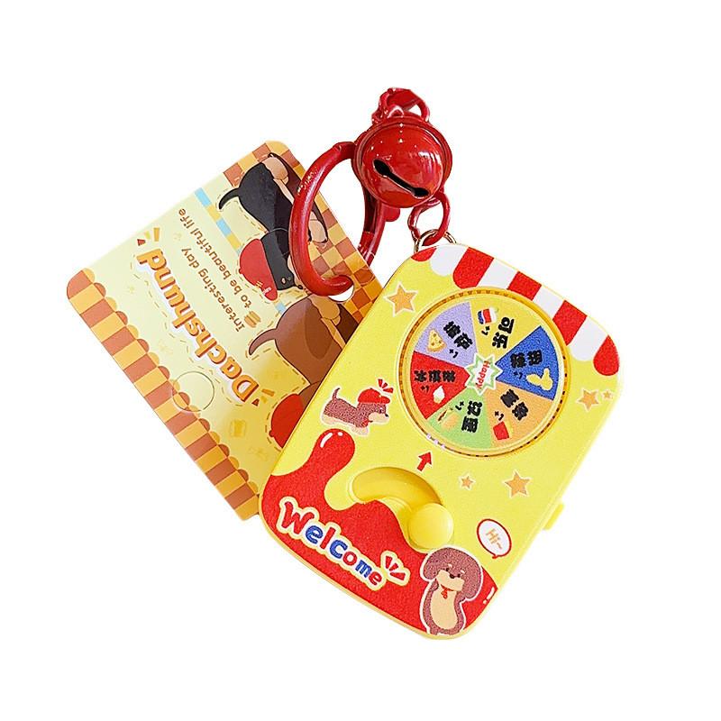 Kreskówkowy breloczek do kluczy z kiełbasą dla psa z mechanizmem obrotowym, wzory z kreskówkowymi postaciami