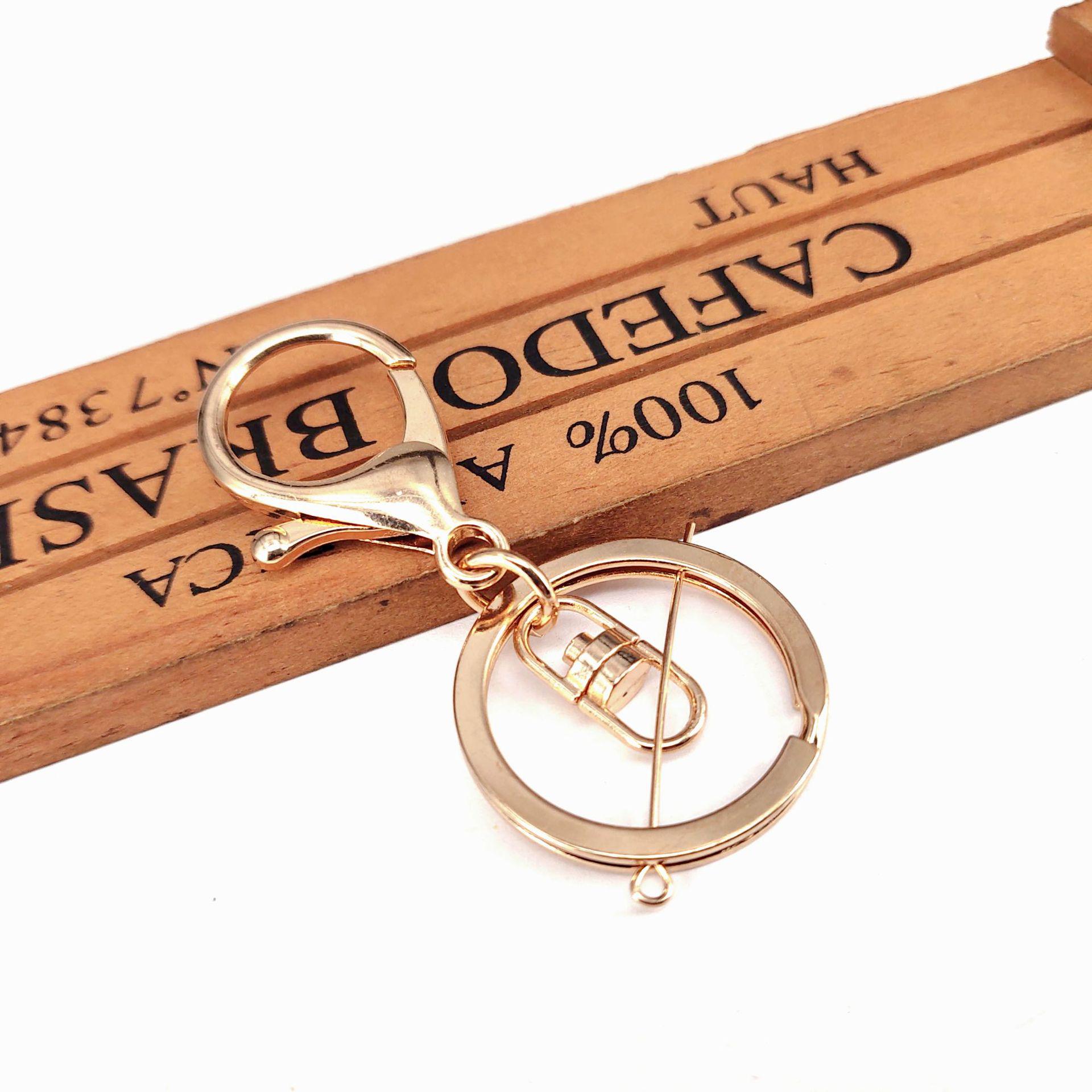 

Набор для изготовления украшений своими руками: Кольцо для ключей с карабином, цепочка из четырех звеньев, подвеска в виде восьмерки