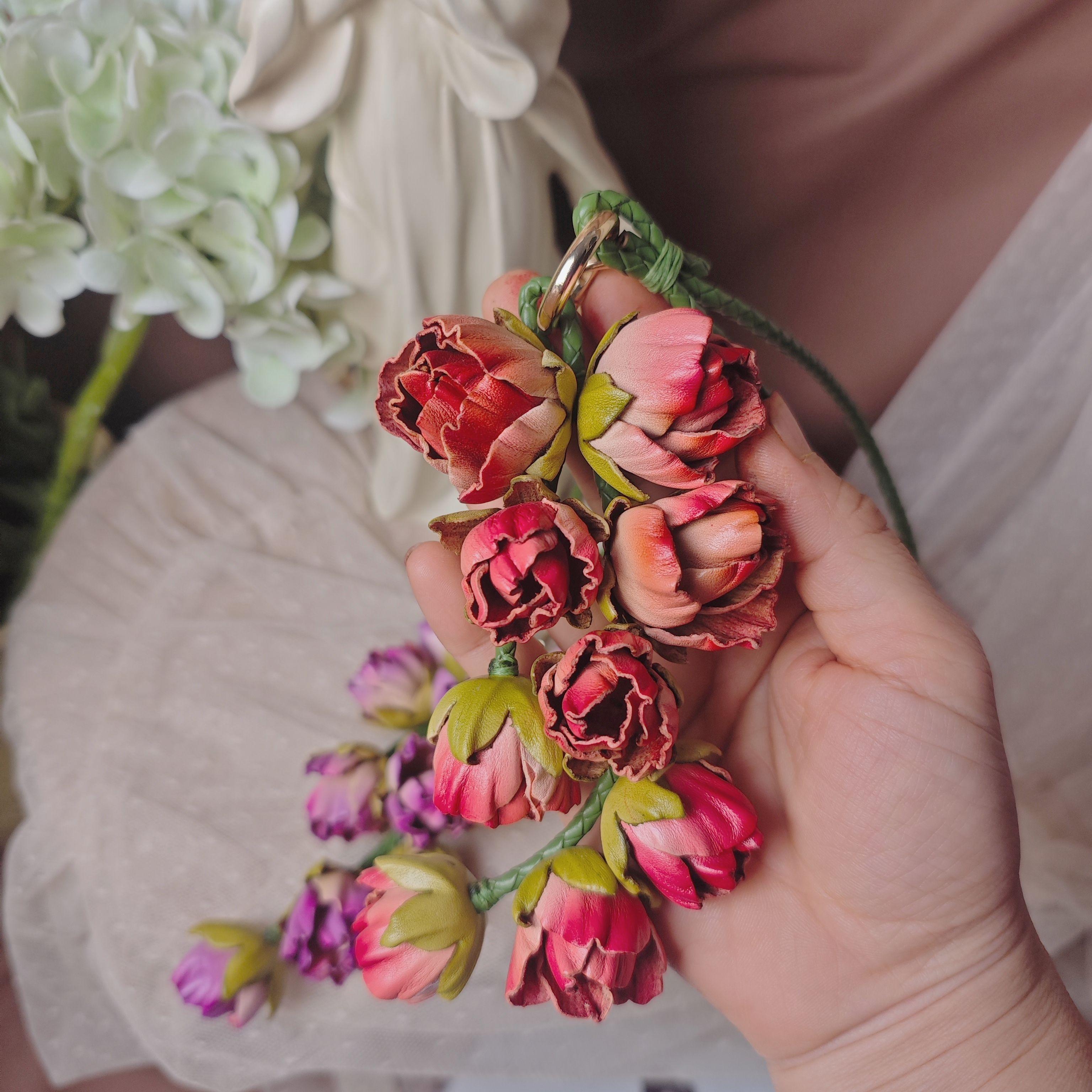 

Оригинальный брелок для сумки ручной работы из натуральной кожи - 3D цветочный художественный кулон в китайском стиле, изысканное украшение в виде цветочной композиции красный