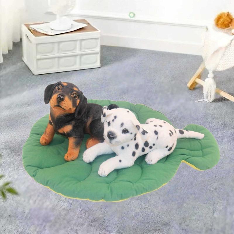 Green Large Size Double-sided Cat Pad Suitable for All Seasons Soft and Comfortable Suitable for Cats and Dogs Breathable Washable Sleeping Blanket