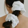 ANDNEEDS Punching Scrunchie (white)