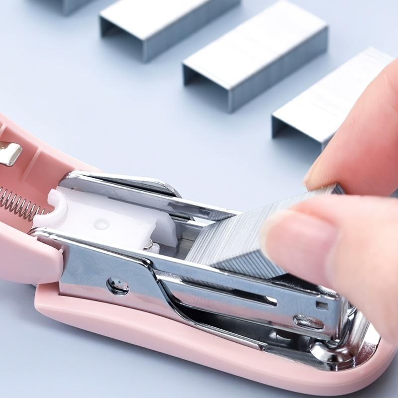 1pcs Pink 3-In-1 Mini Stapler, Saddle Stapler And Staple Remover Set (Capacity: 830 Staples), 26/6 Standard, Back To School