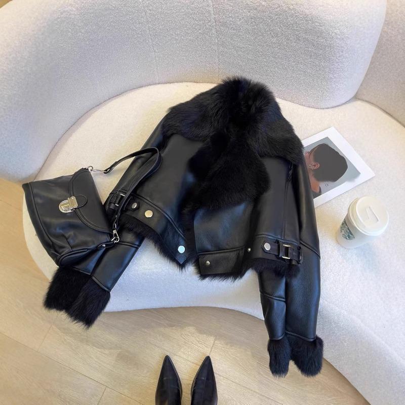 Γυναικείο Μαύρο Κοντό Μπουφάν από Δερματίνη με Επένδυση από Τεχνητή Γούνα Ζεστό Χειμωνιάτικο Παλτό