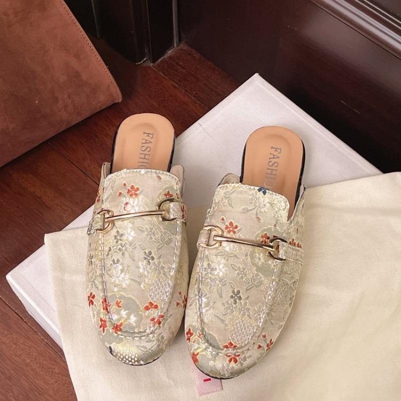 Fashion Luxury Floral Mule Shoes Woman Elegant Brand Design Closed Toe Slip-on Sandals Ladies Pink Beige Outdoor Slides With Gold Chain