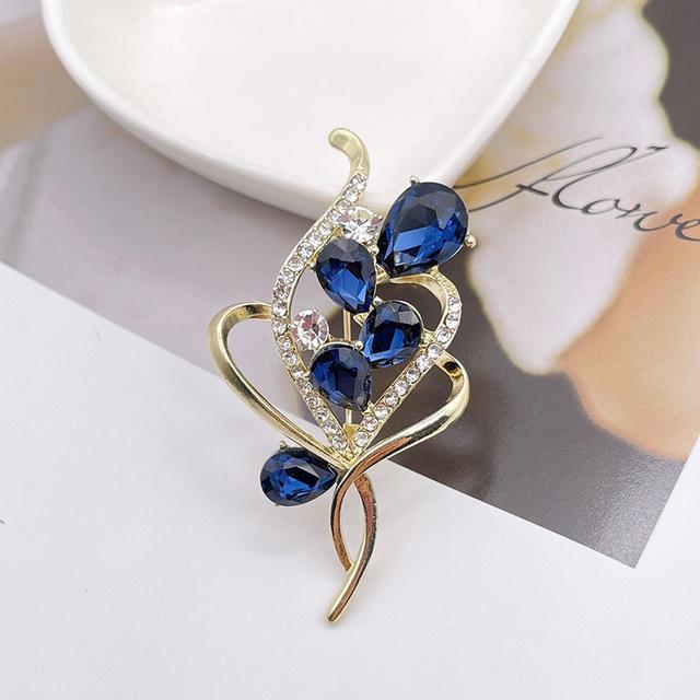 High End Crystalline Flower Pin Brooch Buckle Cardigan Jacket Pin Accessories Basic Simple Style Temperament Wild CorsageFlower Jewelry