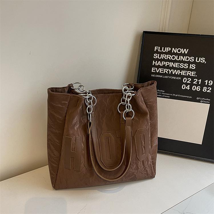 

Large-capacity bag women s 2024 new high-end niche design college student commuting shoulder tote bag темно-коричневого кольору
