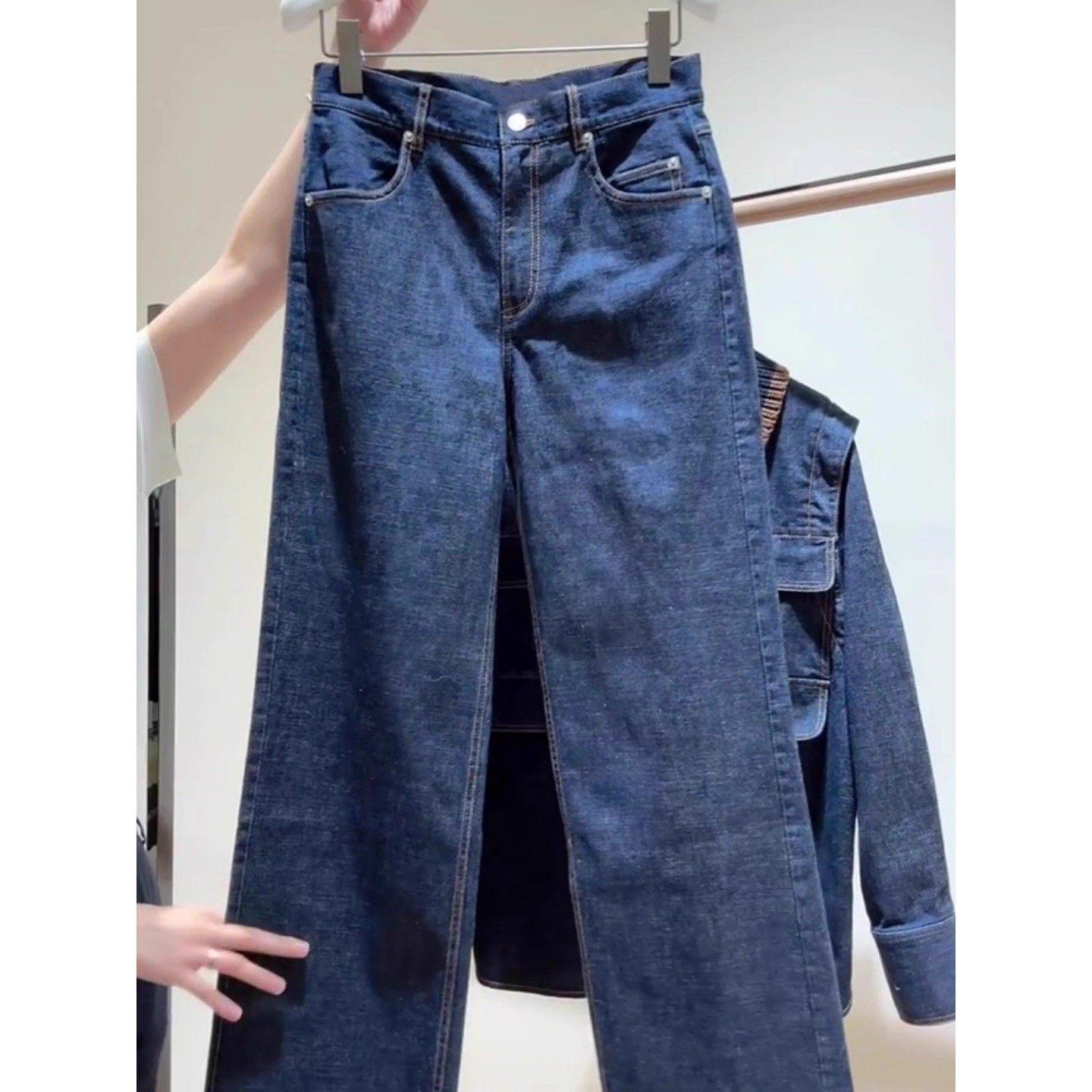 

2026 Chic Hong Kong-Style Retro Spring Denim Suit: Women s Loose Jacket & Straight-Leg Pants Set Small