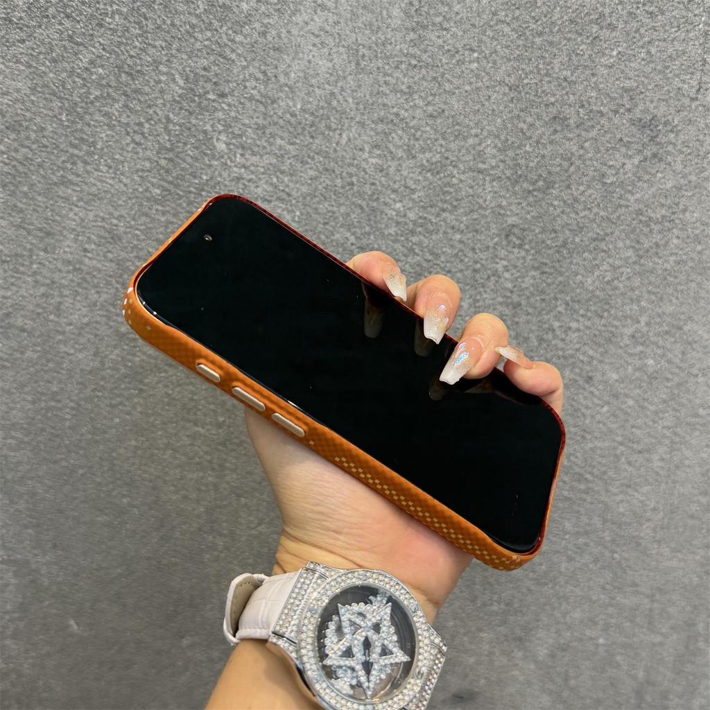 Gilded Kevlar Magnetic iPhone 17 Pro Max Case with Luminous Skin-Feel Design