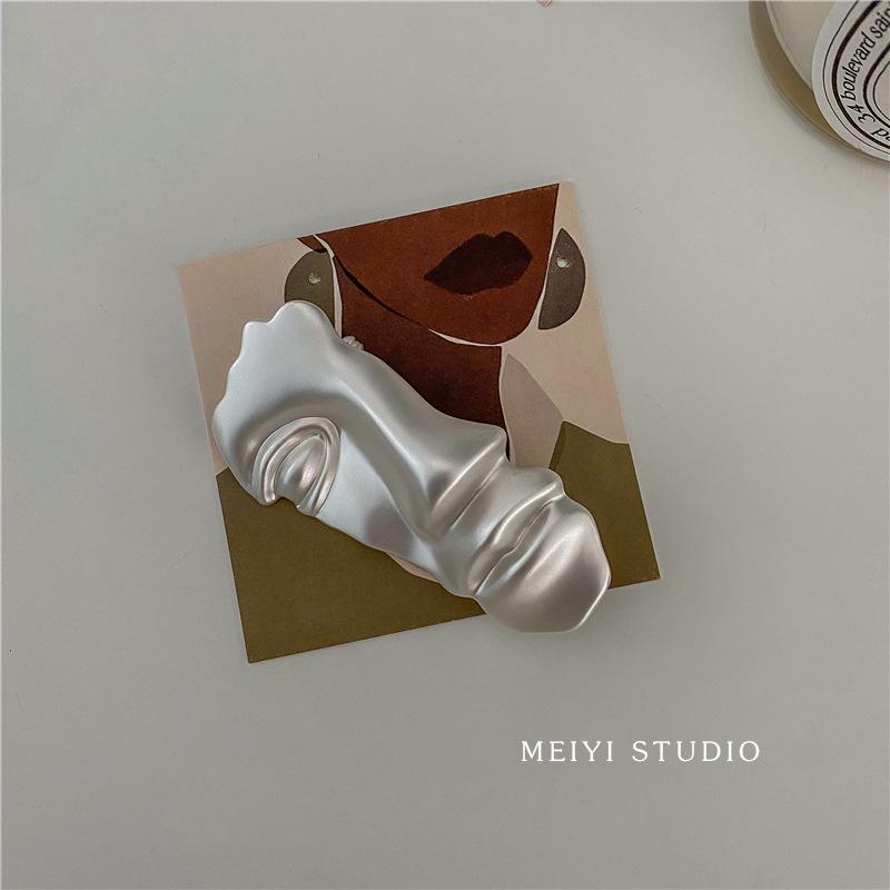 

Шикарная европейская и американская ретро-брошь в виде лица из матового золота – модный и универсальный аксессуар. золотой