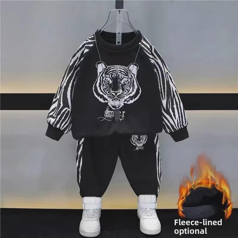 

Зимний бархатный спортивный костюм для мальчиков 2023 г.: Стильный комплект из толстовки с круглым вырезом и спортивных штанов для детей 100 cm чёрный