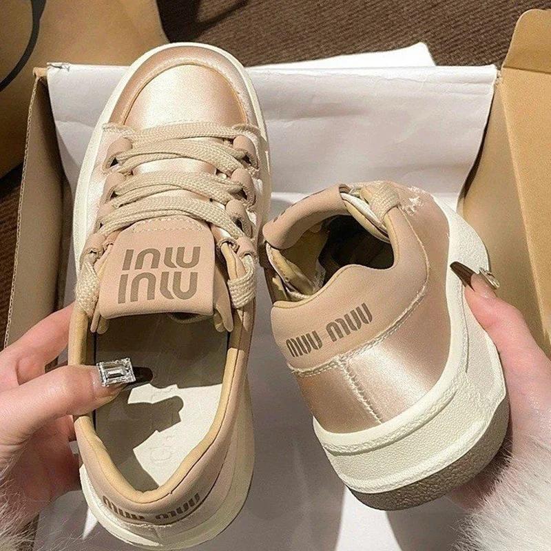 

Весняно-осінній новий стиль, модне зручне та повсякденне жіноче взуття на товстій підошві, просте, зносостійке та дихаюче жіноче взуття 35