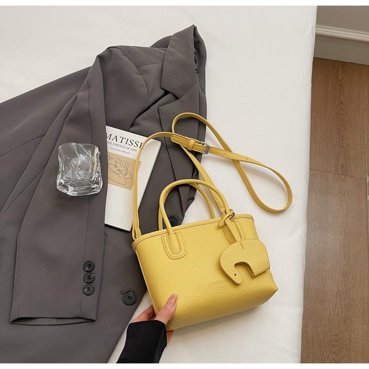 Fashion Retro Bucket Bag Women's Korean Version of Simple Casual Shoulder Bag 2025 New Niche Design Portable Messenger Bag