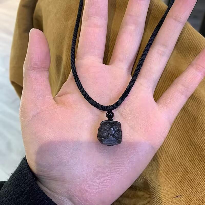 Löwentanz-Anhänger Chinesische Imitation Obsidian Löwentanz Schlüsselbein-Kette Nische High-End-Halskette Trendige Halskette