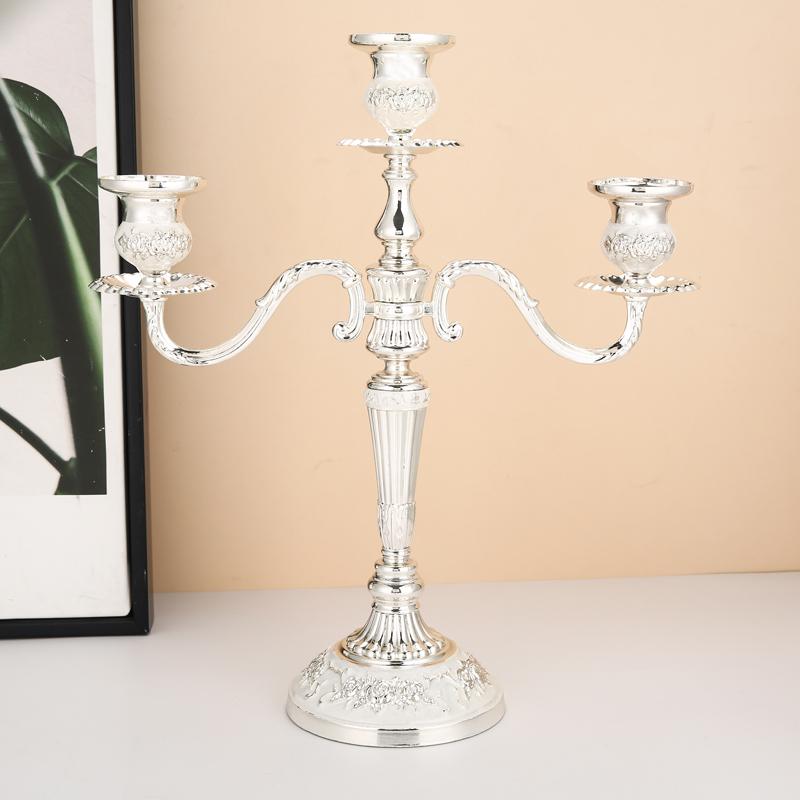Europäischer dreiköpfiger Luxus-Kerzenständer für romantische Kerzenlicht-Dinner