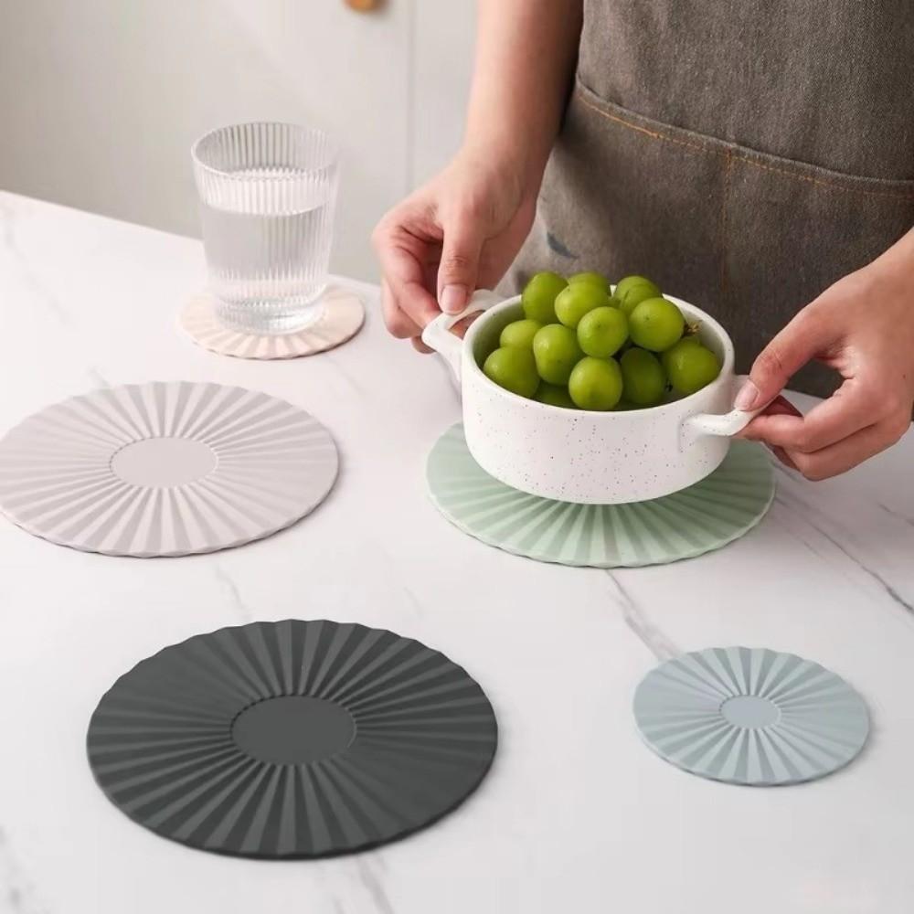 Ins Round Pot Pan Mat Silicone Non-Slip Table Placemat Durable Heat Resistant Tea Protection Pad Kitchen Gadgets Accessories