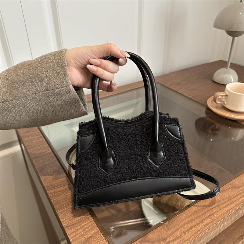 Plush Fashion Handbag 2025 Autumn New Niche Design Versatile Ins High Value Messenger Bag Small Square Bag