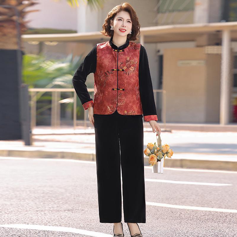 Spring & Autumn 2026 Chinese-Style Golden Velvet Suit for Mothers: Elegant Three-Piece Set