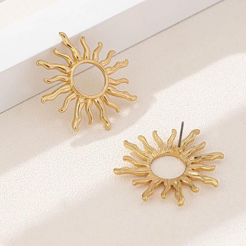 Hollow Flowers Sun Alloy Stud Earrings for Women Gold Color Metal Flower Earrings Jewelry Accessories Gifts AVE
