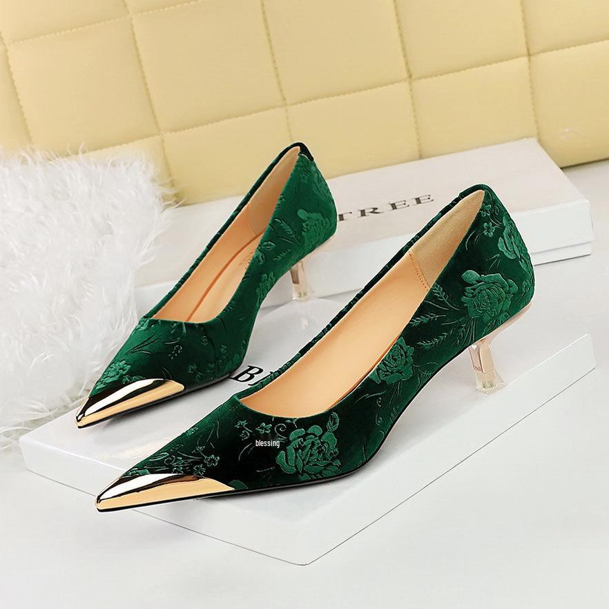 

Xishi Velvet Floral Embossed Women s Stiletto Shoes: Medium Heel, Low-Cut, Metal Pointed Toe 40