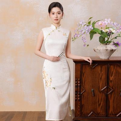 Elegant White Sleeveless Cheongsam Dress With Embroidery Modern Chinese Style Long Gown Women 2026