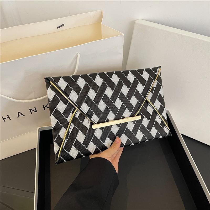 

Модная сумка-конверт в стиле ретро, новый летний нишевый дизайн, модная простая повседневная модная сумка-клатч