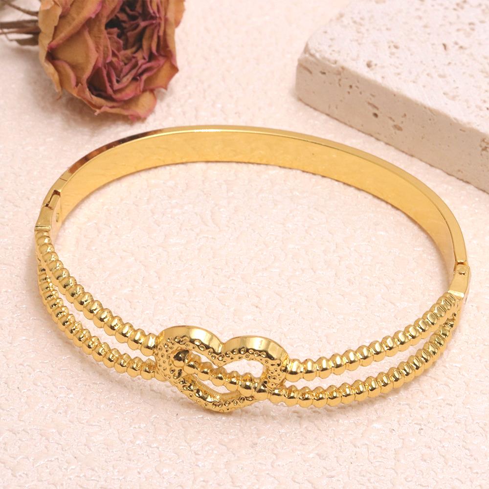 

Elegant Gold-Plated Heart Bracelet for Women Luxury Honeycomb Design Openwork Stainless Steel Fashion Zircon 58-60mm