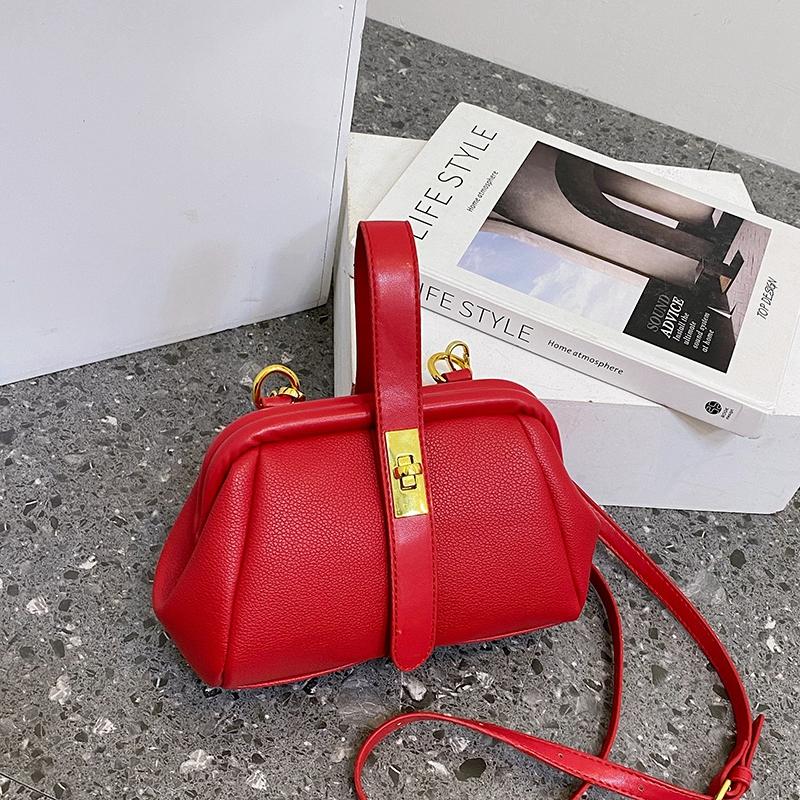 Fashionable Shell Handbag Women's Mini Shoulder Bag 2026 Stylish Personalized Crossbody Bag for Ladies Trendy Handbag