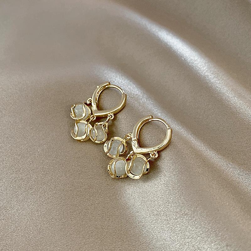 

Серебряные игольчатые серьги с бриллиантами и опалом. Высококачественные модные универсальные легкие роскошные серьги. Простые и нежные серьги с цирконием.