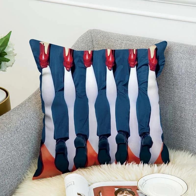 T-Toiletpaper Magazine Cushion Cover 40X40 Decorative Pillow Covers For Sofa Pilow Cases Pillowcases 50X50 Cushions Home Decor