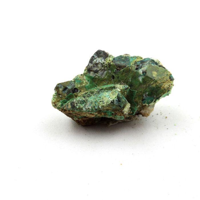 Pierres et Minéraux. Bournonite + Bindheimite + Malachite. 57.60 ct. Combe Guichard, Prunières, Isère, France.