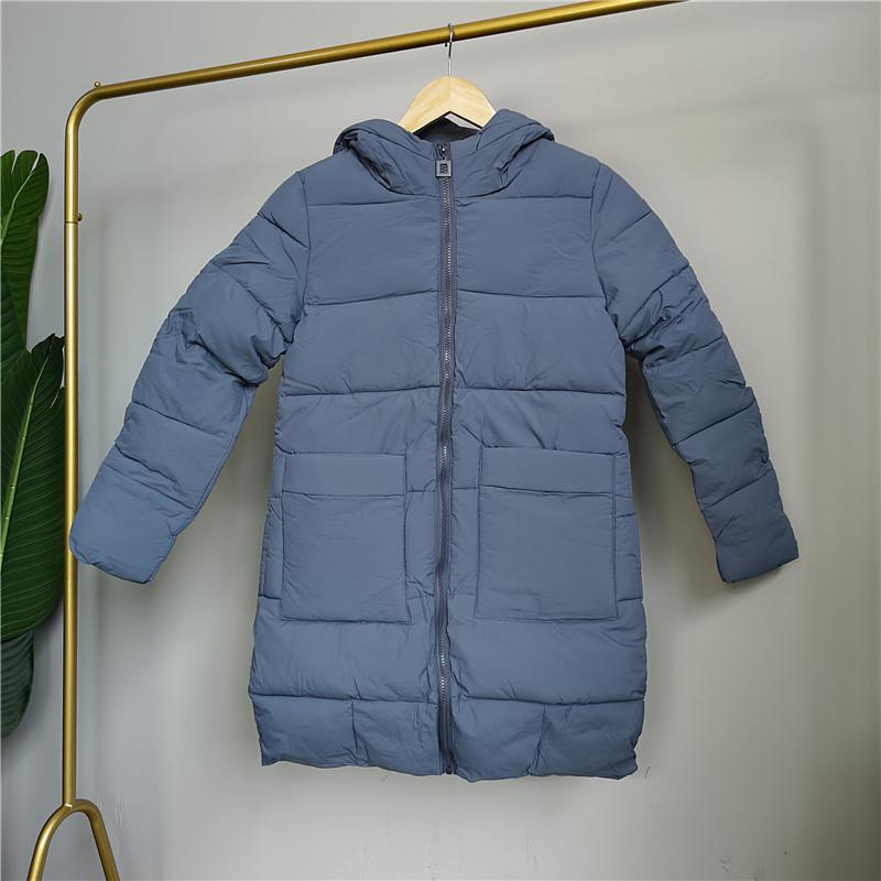 

Зимняя длинная куртка с капюшоном женская однотонная с длинным рукавом на молнии утепленное теплое пуховое пальто с карманами M синий
