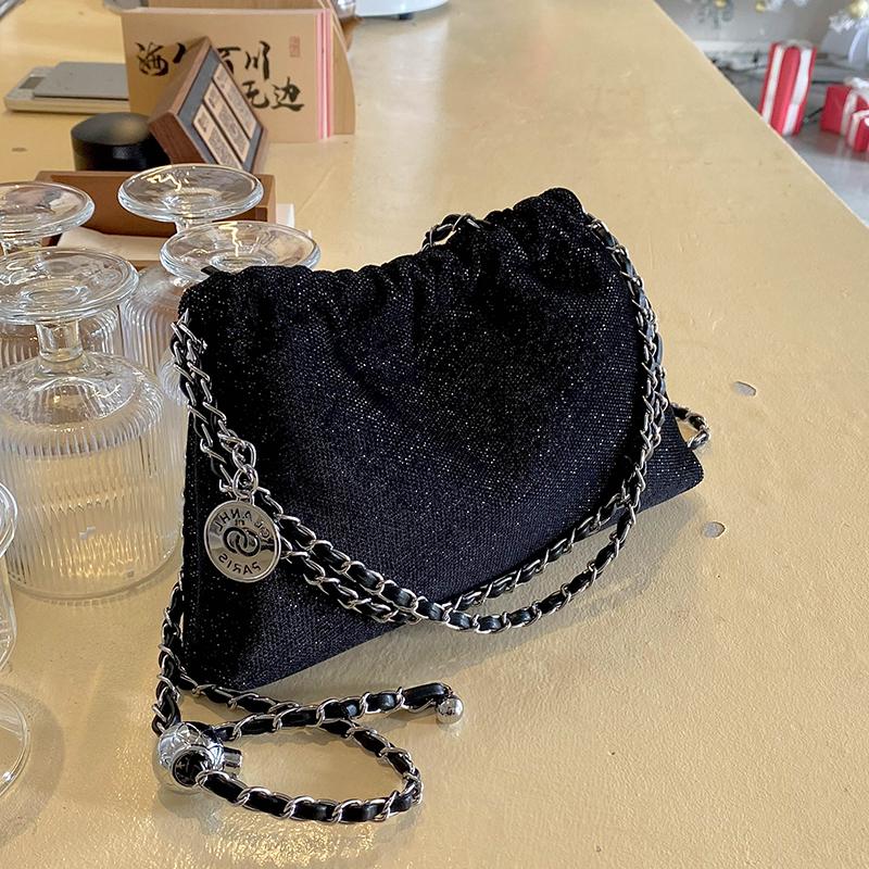 Женские черные модные сумки через плечо — фото 4