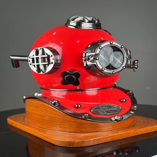 45,72 cm Czerwony Hełm Nurkowy Głębokomorski z Drewnianą Podstawą Marynistyczny Nauticzny Hełm do Nurkowania Scuba Boston Najlepszy Przedmiot na Prezent