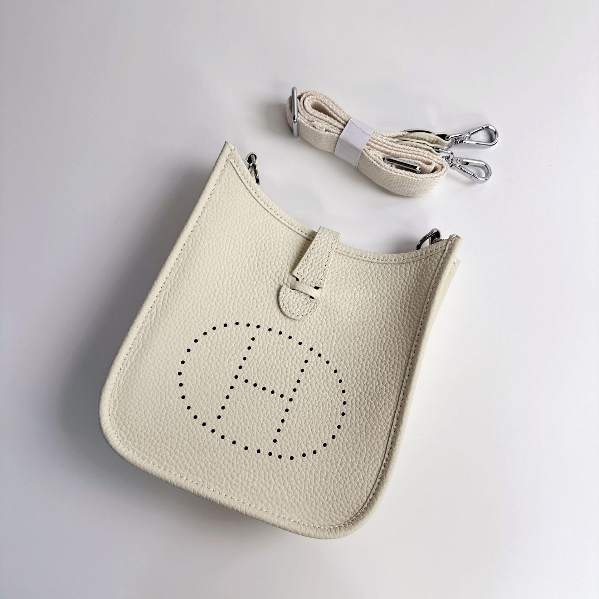 

Aomen Bao Женская сумка через плечо из натуральной кожи Высококлассная сумка-тоут из коровьей кожи с H-пряжкой, полая плетёная сумка с одним отделением 28x10x25cm белый